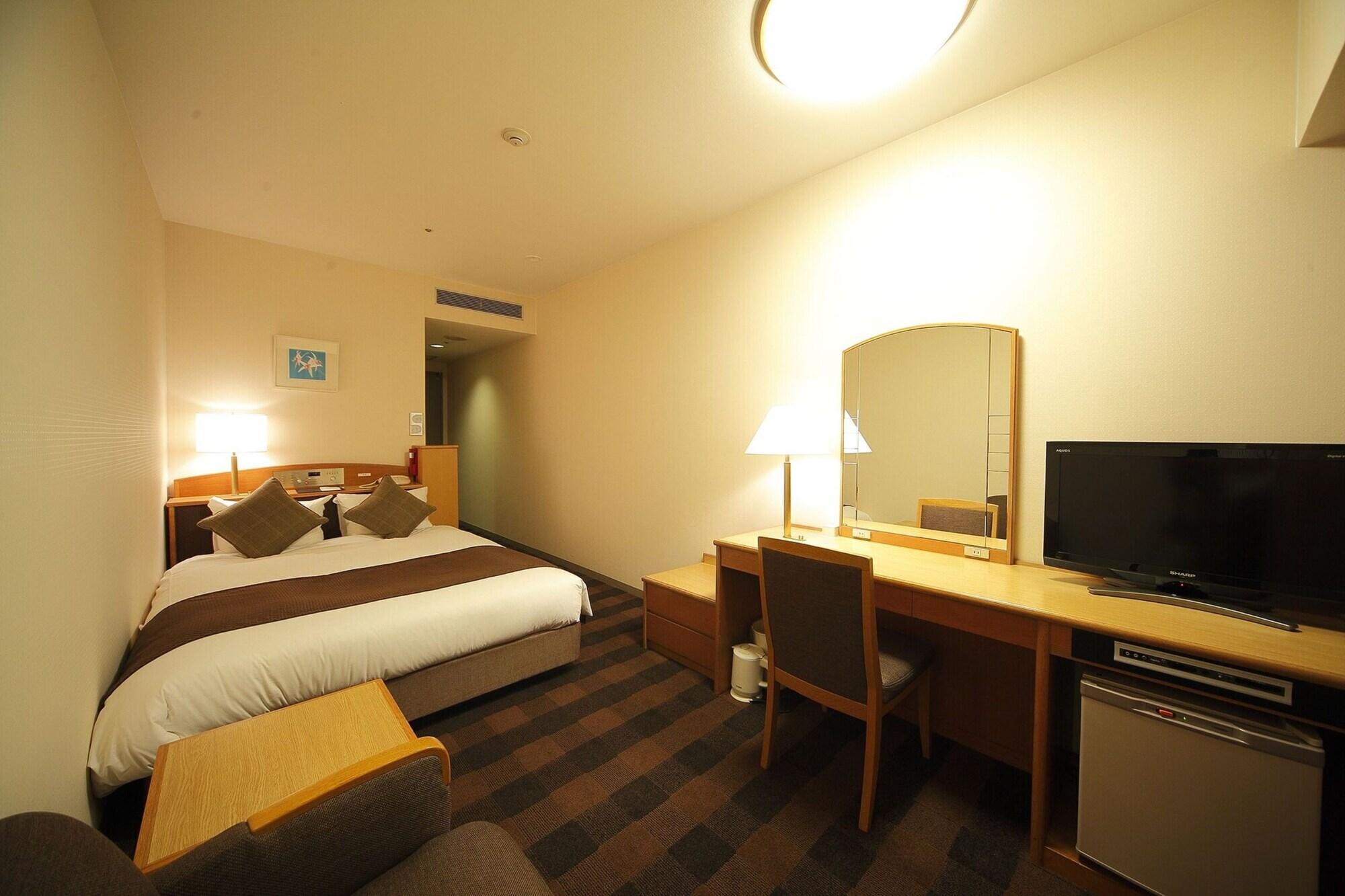 Hotel Granvia Wakayama Exterior photo A room at the hotel