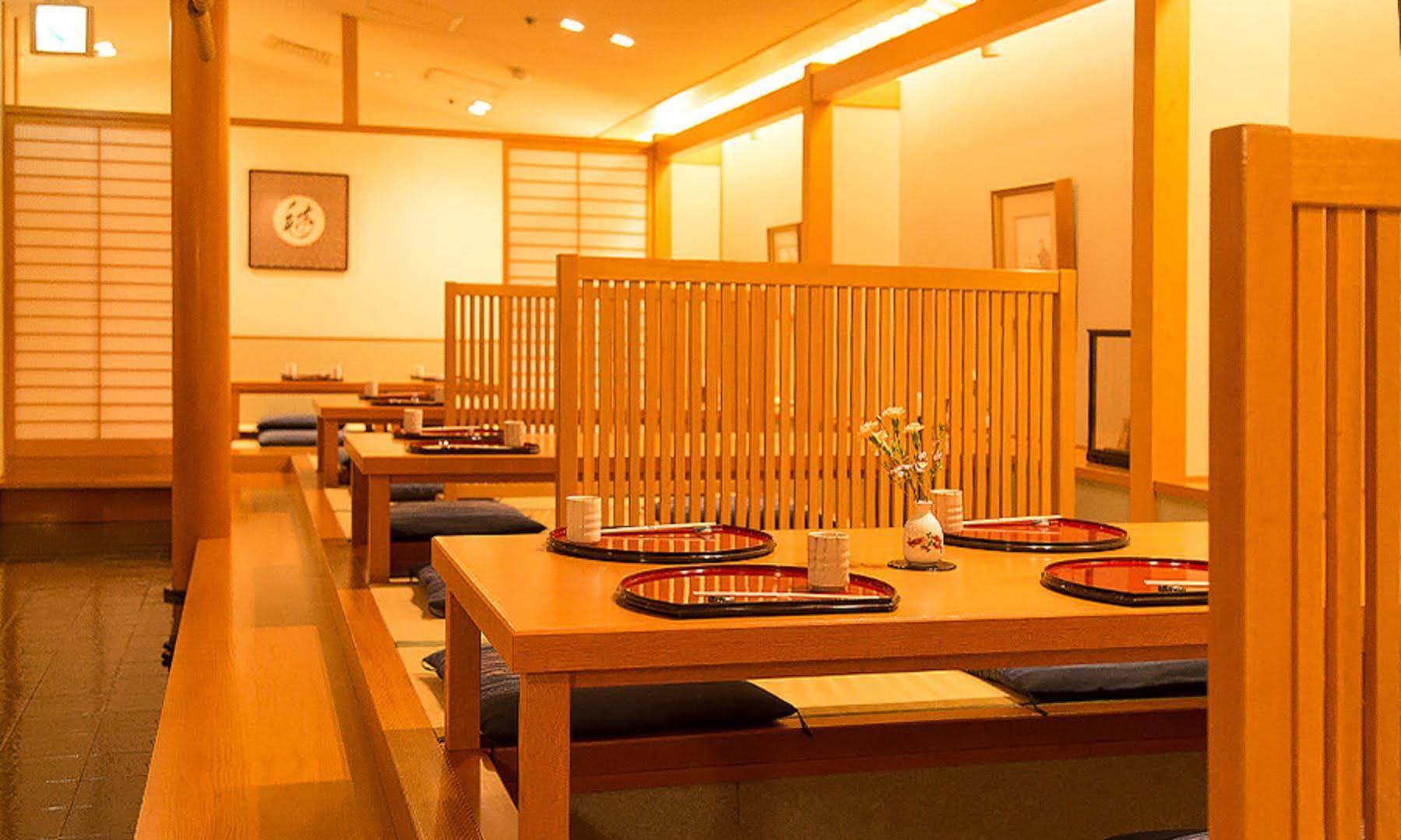 Hotel Granvia Wakayama Exterior photo A traditional Japanese restaurant