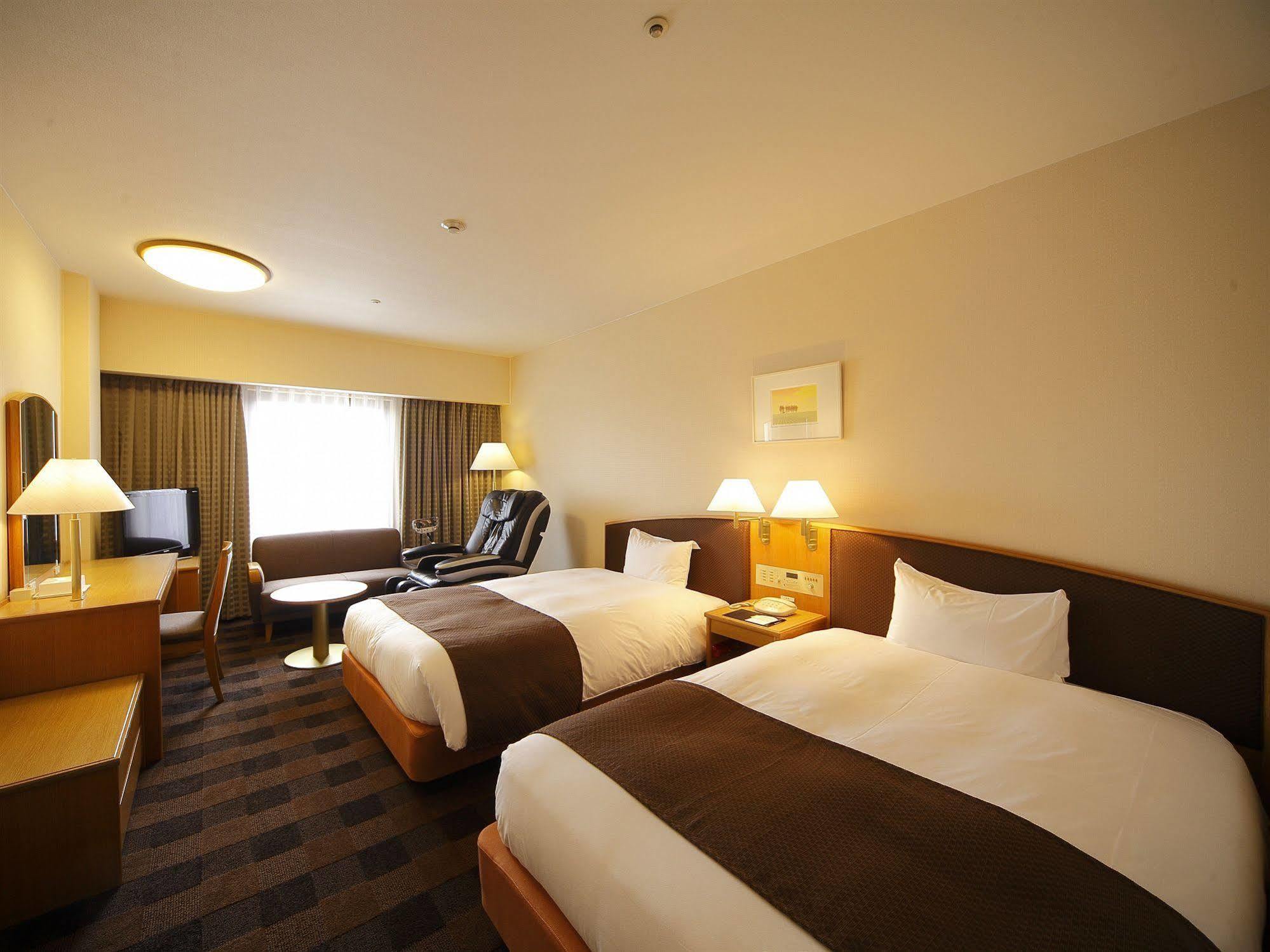 Hotel Granvia Wakayama Exterior photo A typical room at the hotel